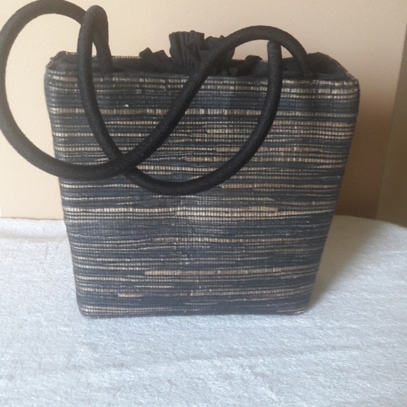 Handbag Decorated With Shells - Picture 2 of 7